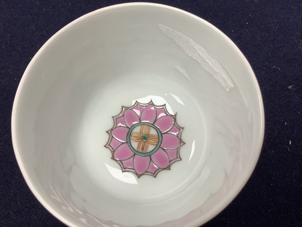 A pair of footed polychrome bowls, diameter 9cm